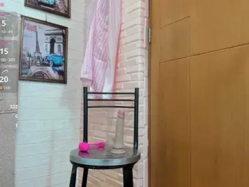 LITTLE-NESSA  live sex cam