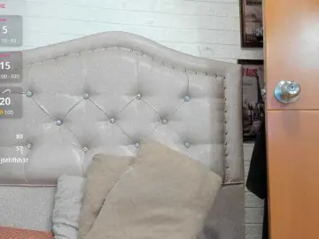 LITTLE-NESSA  live sex cam