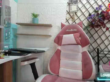 LITTLE-NESSA  live sex cam