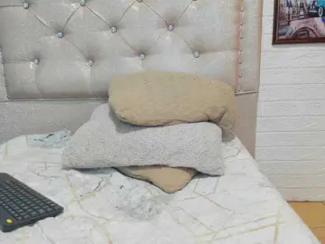 LITTLE-NESSA  live sex cam