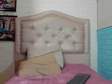 LITTLE-NESSA  live sex cam