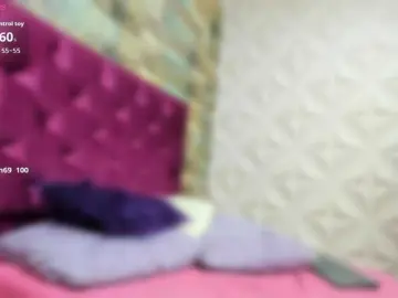 LITTLE-NESSA  live sex cam
