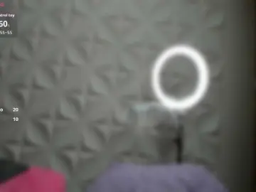LITTLE-NESSA  live sex cam