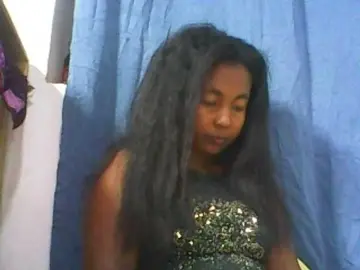 Lionchica  live sex cam