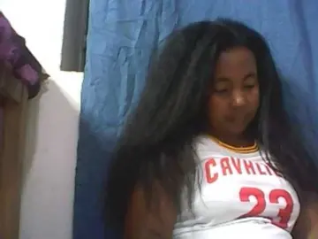 Lionchica  live sex cam