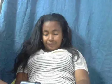 Lionchica  live sex cam