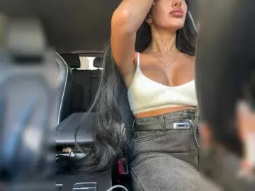 LuxeMia1  live sex cam