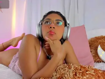Melodymoore  live sex cam
