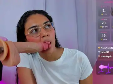 Melodymoore  live sex cam