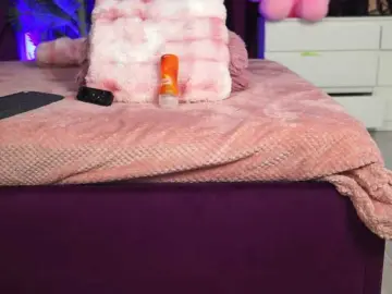 LucyCherry  live sex cam