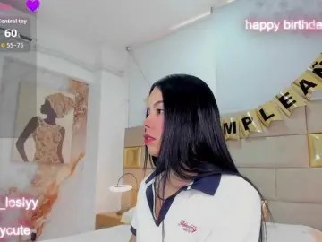 Leslycutee  live sex cam