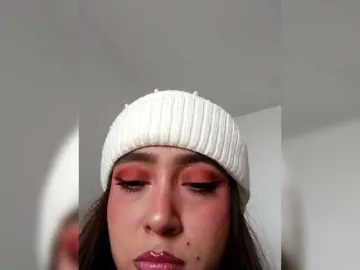 TiffanyB8  live sex cam