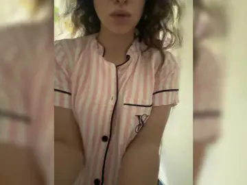 Vikusya69privatukrainea  live sex cam