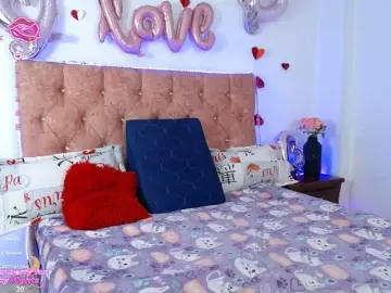 DaiyanCollins  live sex cam