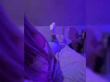 HollyPolly111  live sex cam