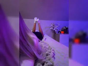 HollyPolly111  live sex cam