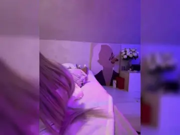 HollyPolly111  live sex cam