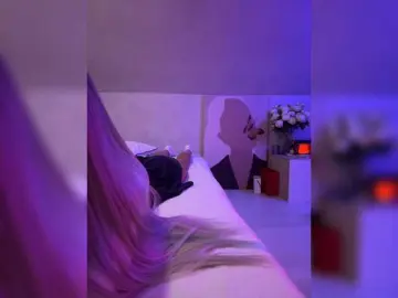 HollyPolly111  live sex cam