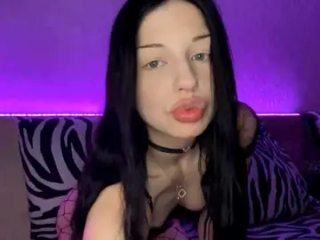 Yourlovelykiki  live sex cam