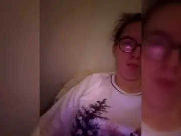 Brunaruben42  live sex cam