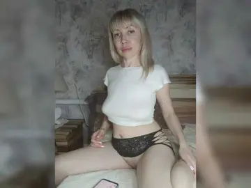 Peach83  live sex cam