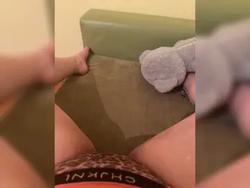 Sofa-24  live sex cam