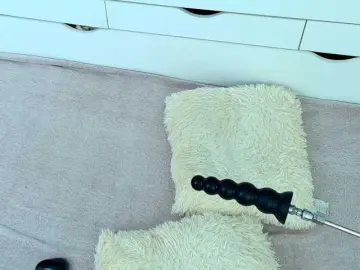 Emma-Donovani  live sex cam