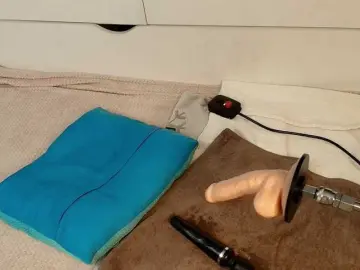 Emma-Donovani  live sex cam