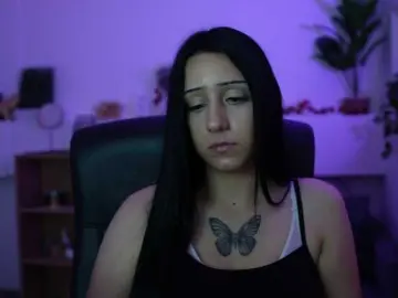 Hannabee18  live sex cam