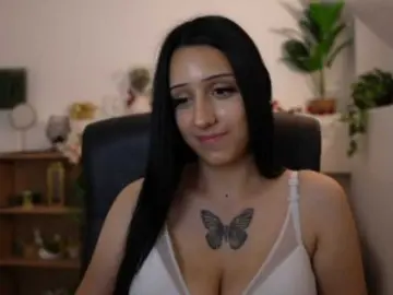 Hannabee18  live sex cam