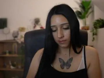 Hannabee18  live sex cam