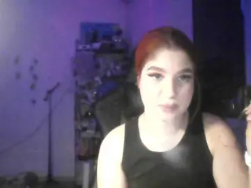 Lilfiregirl  live sex cam