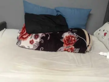 Bootydiva83  live sex cam