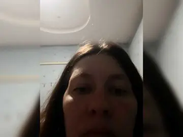 Olenadoluk  live sex cam