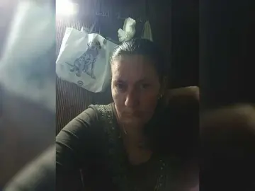Olenadoluk  live sex cam