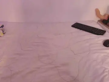 Kittylove18  live sex cam