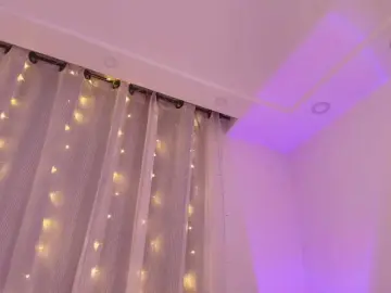 Kittylove18  live sex cam