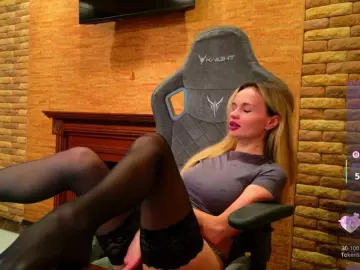 HollyQueen  live sex cam