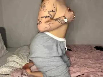 LakishaOtukolo  live sex cam