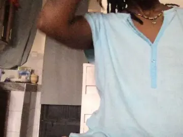 Aliyah43  live sex cam