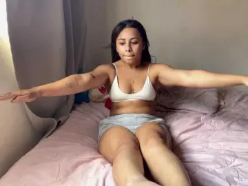 Chiara-20  live sex cam