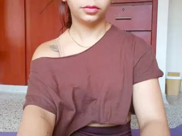 Chiara-20  live sex cam