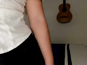 LisaHadwin  live sex cam