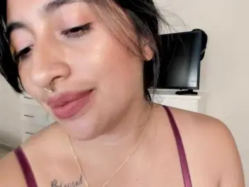 LisaHadwin  live sex cam