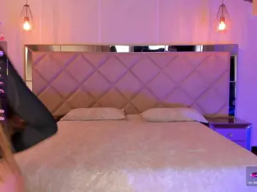 MaddyOwens  live sex cam