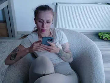 DiddySweet1  live sex cam