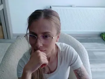 DiddySweet1  live sex cam