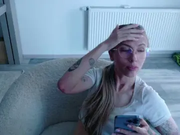 DiddySweet1  live sex cam