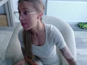 DiddySweet1  live sex cam