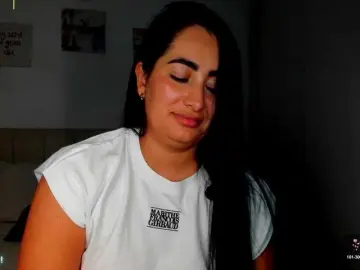 KimDesire1  live sex cam